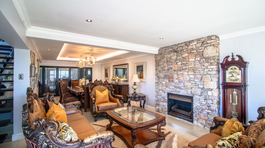 6 Bedroom Property for Sale in Gonubie Eastern Cape